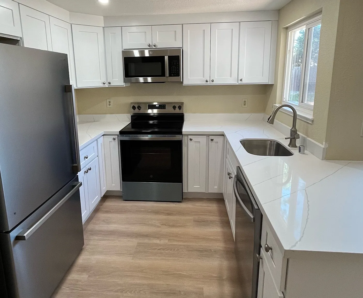 1522 Rhododendron Drive - 1 — Photo 3
