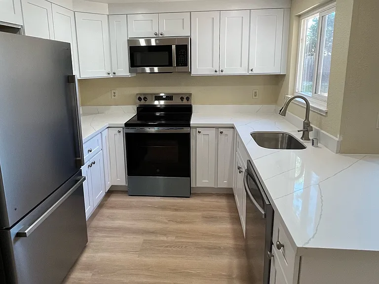 1522 Rhododendron Dr — Photo 3
