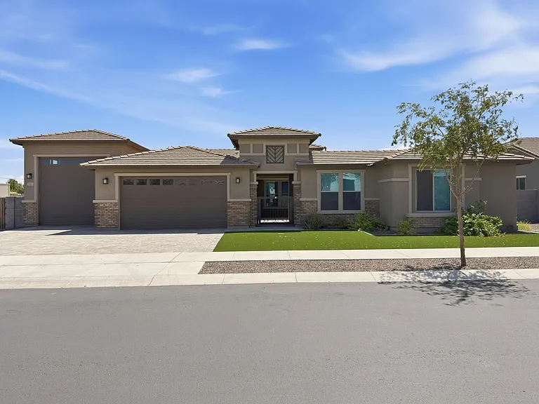 5543 N 107th Ln — Photo 1