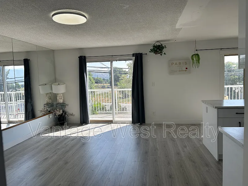 3 bed, 1.0 bath, $2,400 — Photo 4