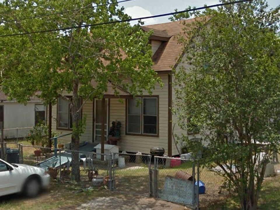 2nd image of 211 Thomas St