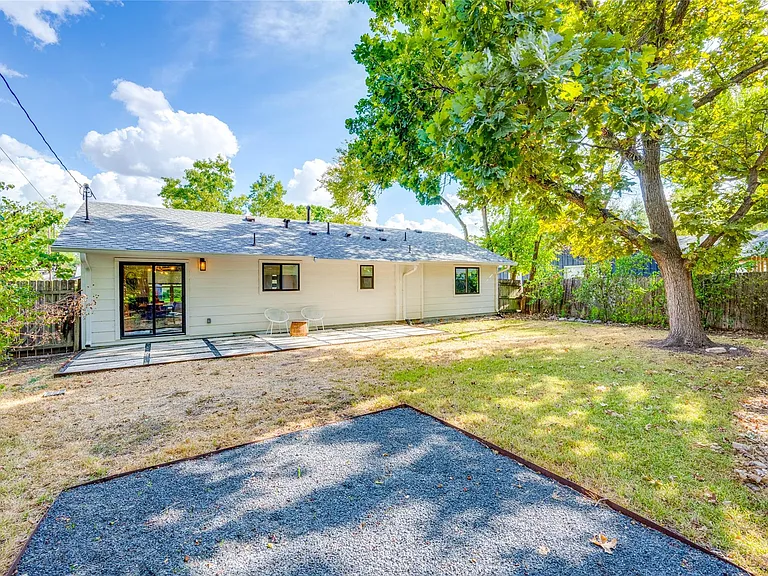 2516 Friar Tuck Ln — Photo 32