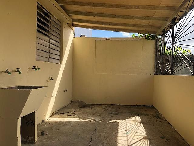 2nd image of F18 Calle Margarita