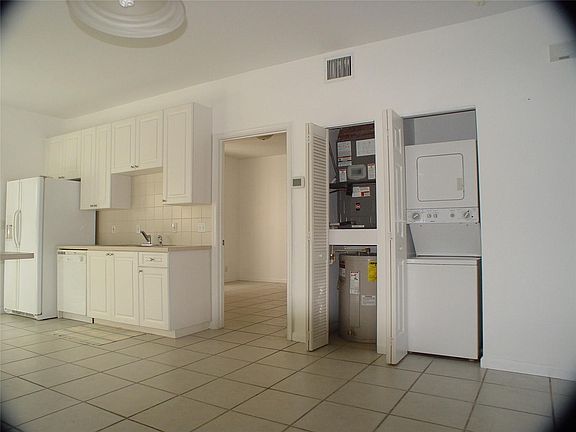 5th image of 911 Hillcrest Ct APT 123