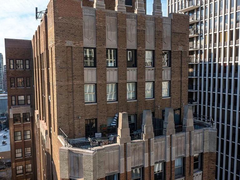 Canterbury Court Apartments — Photo 3