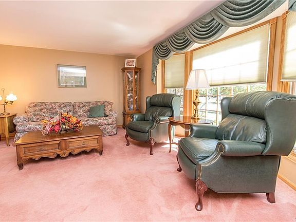 4th image of 28 Tobey Hill Dr