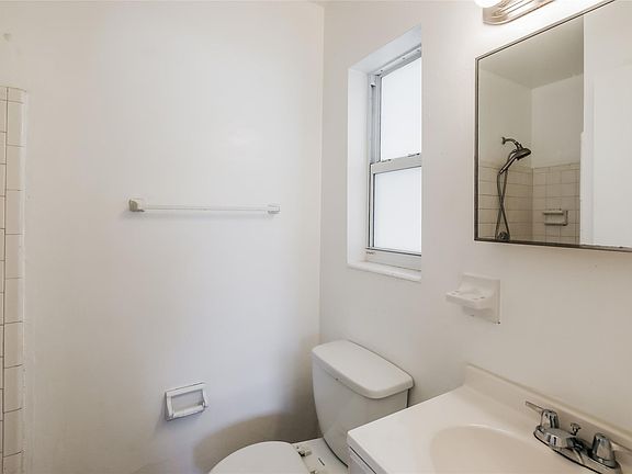 3rd image of 1021 NW 25th Way