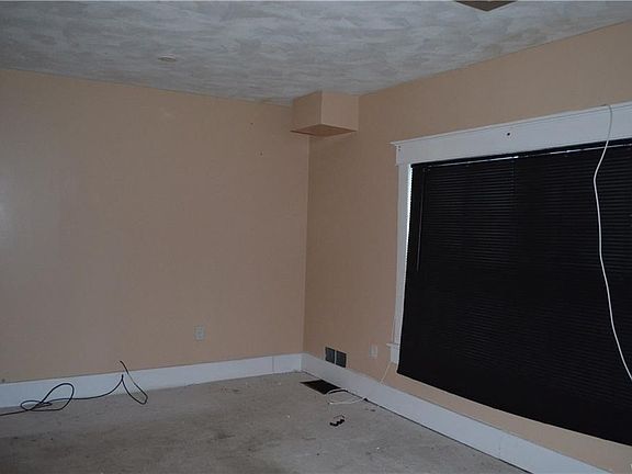4th image of 144 Poultney Ave