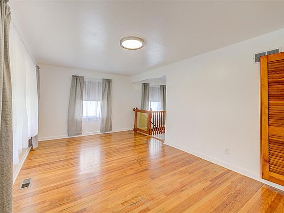 4th image of 10733 Saint Lawrence Ln