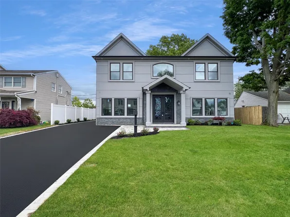 229 Blueberry Lane, Hicksville, NY 11801