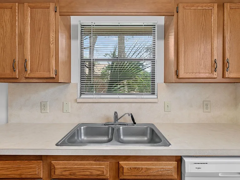 1445 Classic Oak Rd W — Photo 15