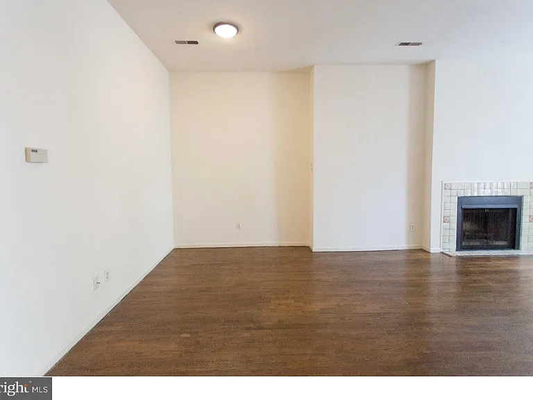 526 Spruce St #3R — Photo 9