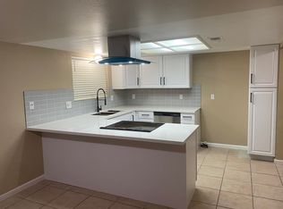 944 E Oakridge Ave, Visalia, CA 93292