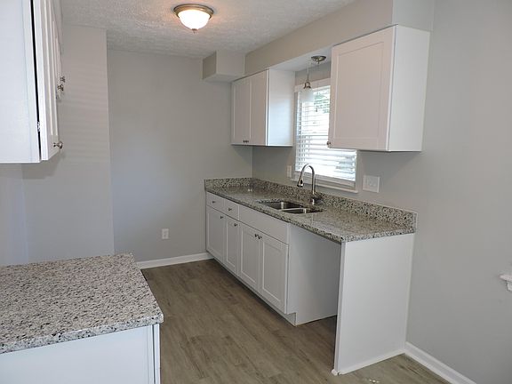 4th image of 3394 Medina Ave