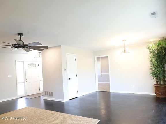 5th image of 1121 Rose Cir