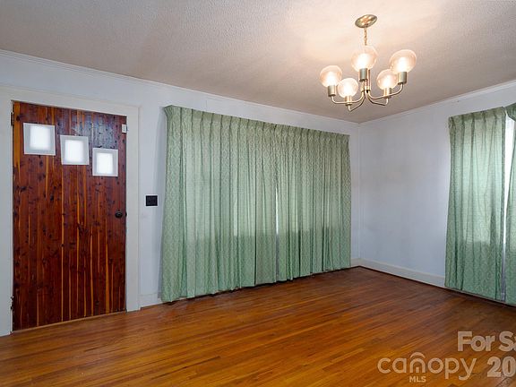 4th image of 322 E 4th St