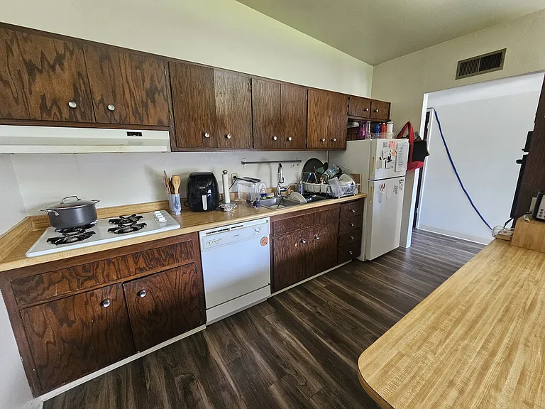 1016 Drake Dr — Photo 4