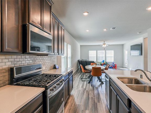 5th image of 830 Modesto Dr