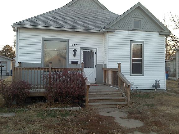 2nd image of 715 W Elm St
