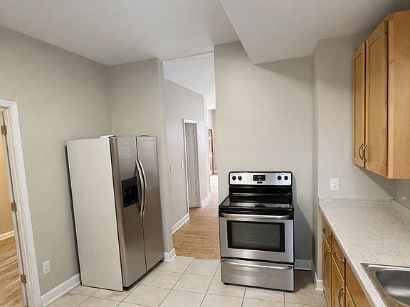 3rd image of 1709 N Astor St Unit B