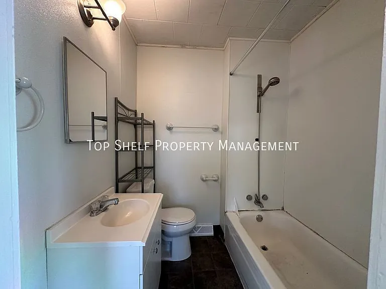 2319 E 40th Ct — Photo 4