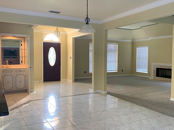 3rd image of 6013 Lexington Park