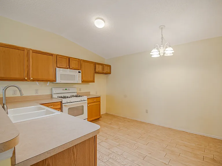 2454 Southern Oak St — Photo 14