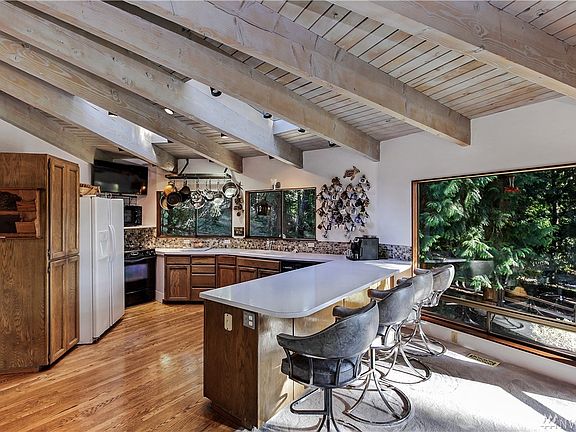 4th image of 19309 SE 24th Way