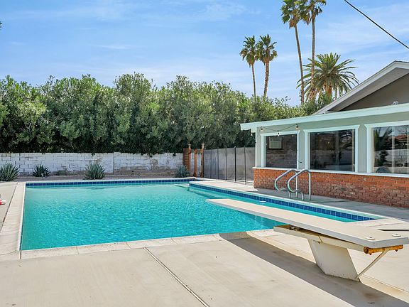 Pool W/diving board