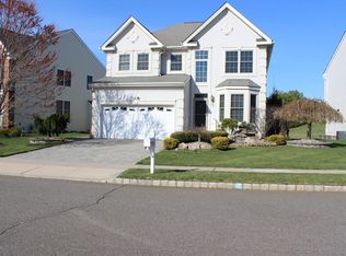 10 Walden Ct, Old Bridge, NJ 08857