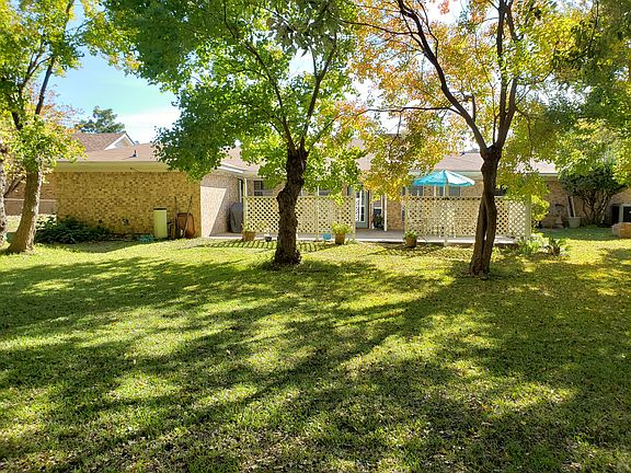 2nd image of 629 Green Oak Dr