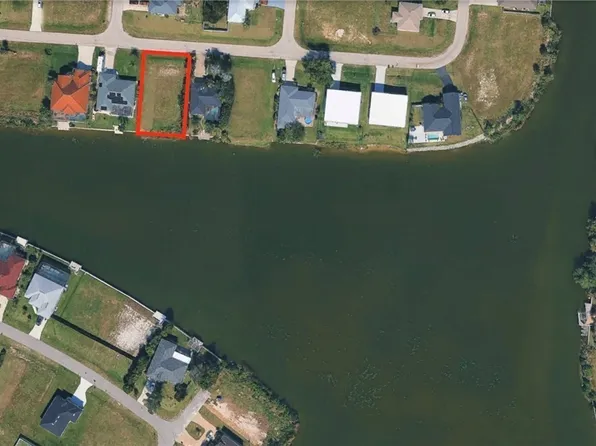 424 NE 9th St, Cape Coral, FL 33909