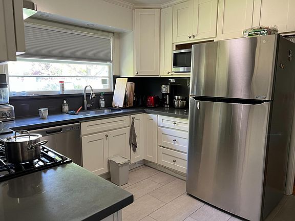 5th image of 2720 Waverley St