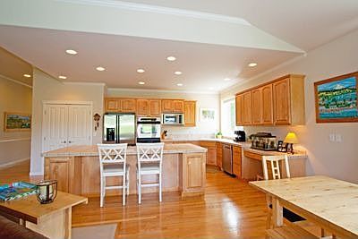 Breakfast bar & eating area