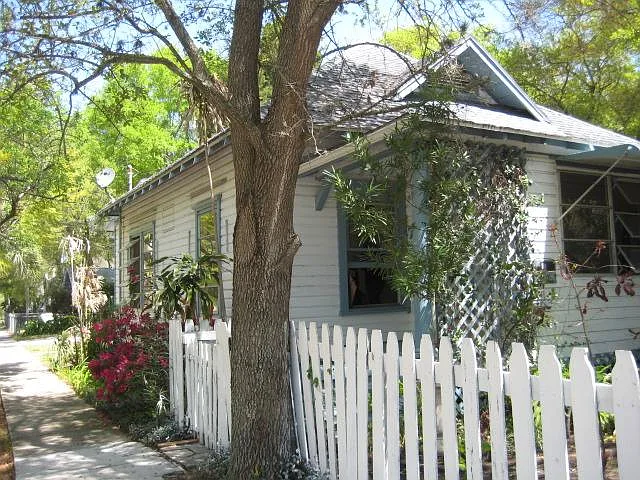 747 9th Ave N — Photo 5