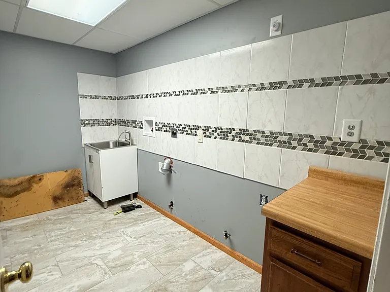 413 Butler Ave E — Photo 5
