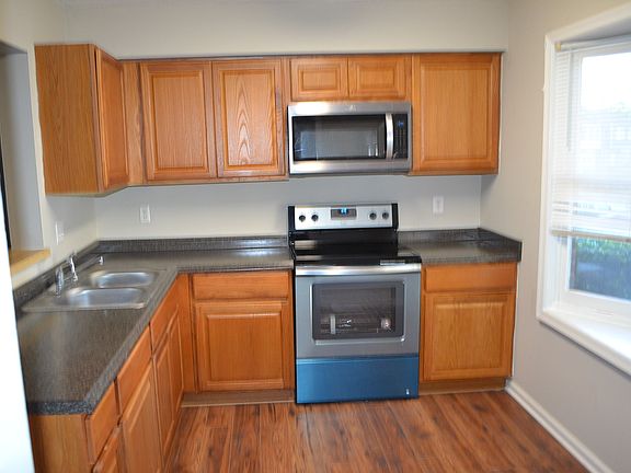 3rd image of 309 D E Montcastle Dr