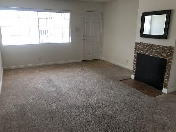 4th image of 11254 Huston St #201
