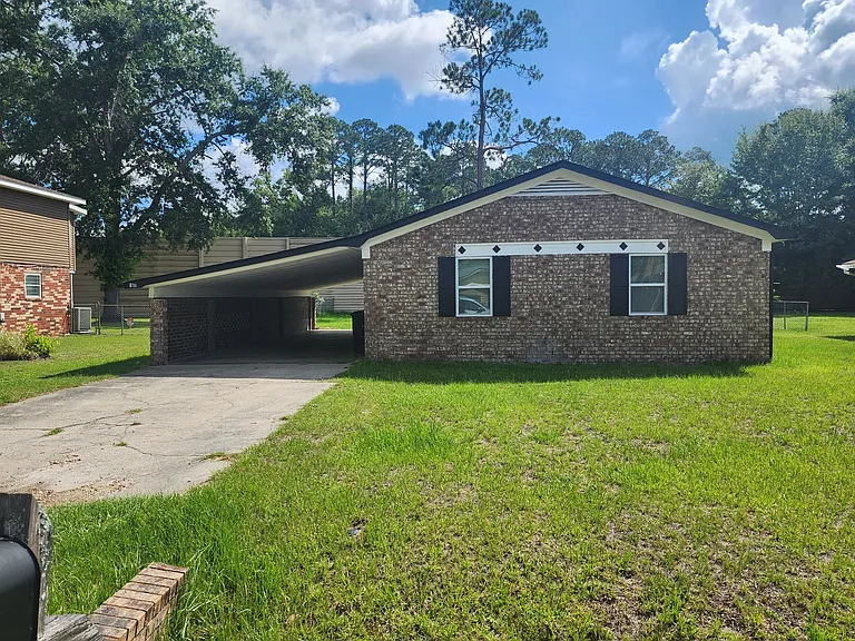 728 Bacon Rd — Photo 2