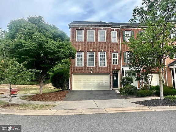2nd image of 1040 Hotchkiss Pl