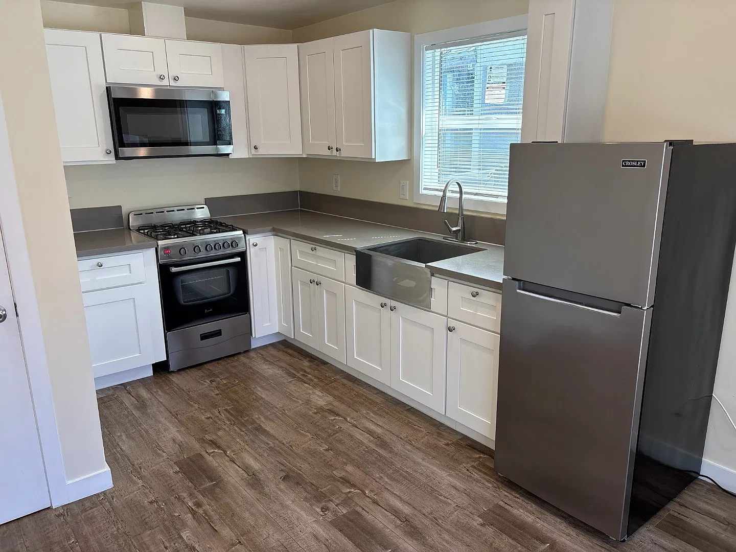 1 bed, 1.0 bath, 300 sqft, $1,400 — Photo 3