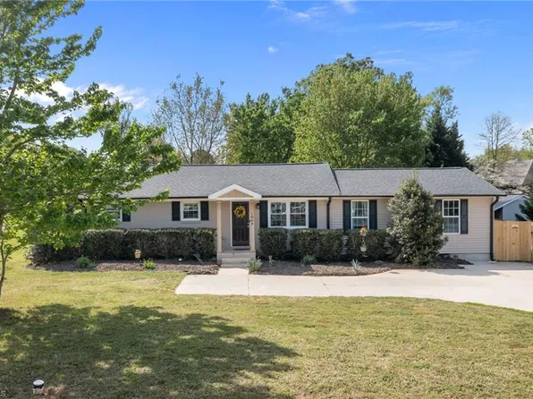 1066 S 3rd St, Mebane, NC 27302