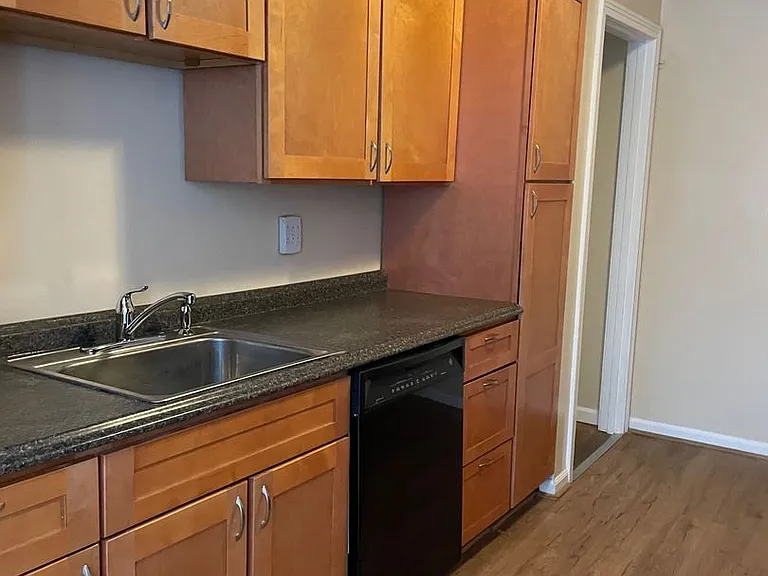 102 Gale Ave — Photo 7