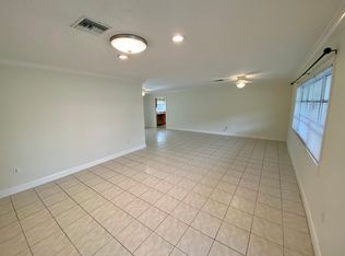 2210 S Tuttle Ave, Sarasota, FL 34239