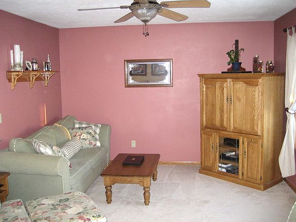 4th image of 303 Oakbrook Dr