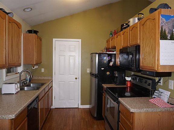 3rd image of 2536 Greenwood Dr