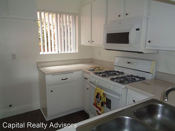 2nd image of 820 Redondo Ave #101