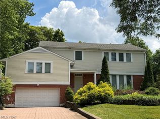 2455 Buckhurst Dr, Beachwood, OH 44122