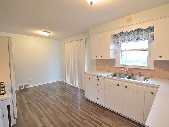 5th image of 1523 Medford Ave