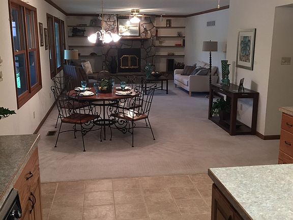 3rd image of 7 Sheridan Ct